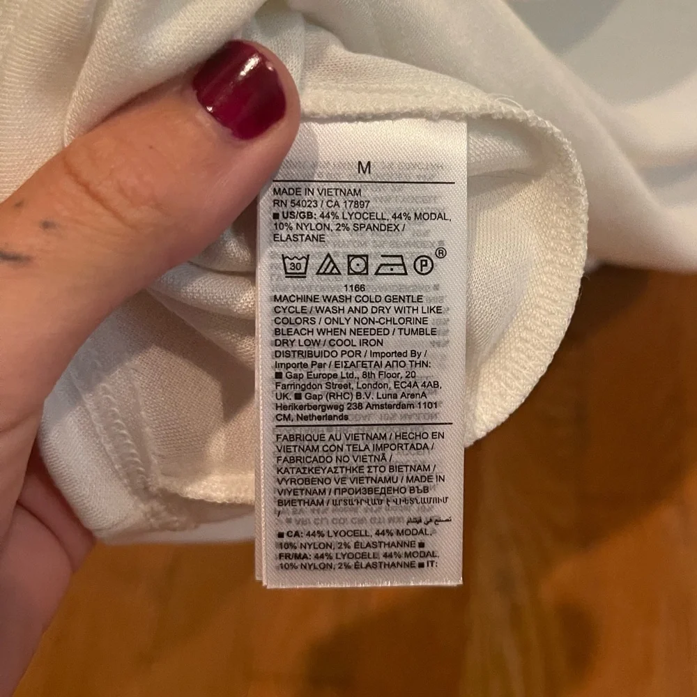 Banana Republic White Button Up Short Sleeve Shirt - Picture 4 of 4